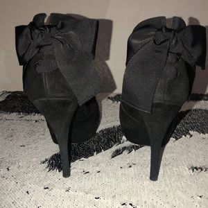 VERA WANG BOW TIE BOOTIES (black) SIZE 8.